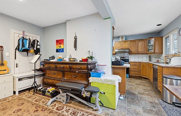 2923 W 32nd Avenue MacKenzie Heights