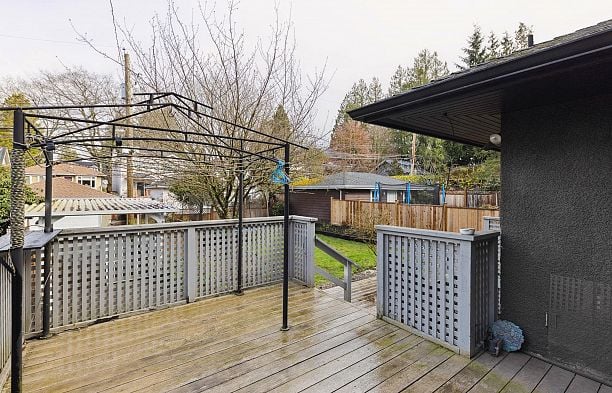 2923 W 32nd Avenue MacKenzie Heights