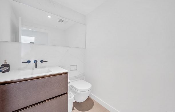 2001 620 Cardero Street Coal Harbour