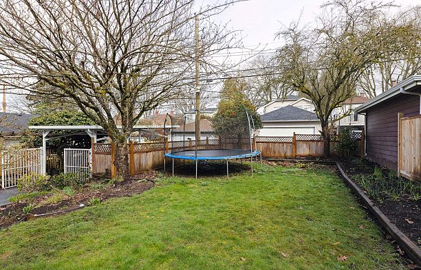 2923 W 32nd Avenue MacKenzie Heights