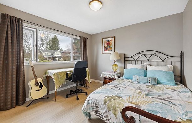 2923 W 32nd Avenue MacKenzie Heights