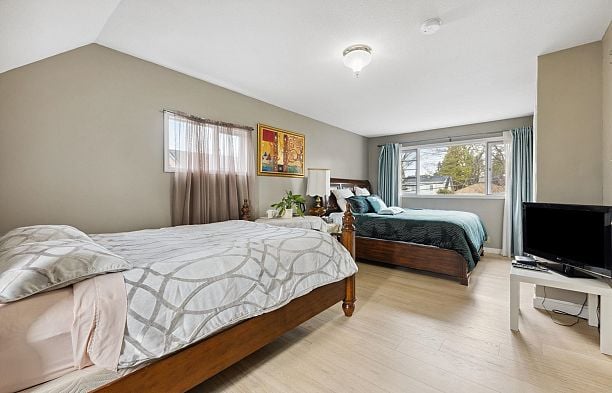 2923 W 32nd Avenue MacKenzie Heights