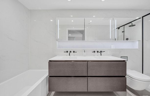 2001 620 Cardero Street Coal Harbour