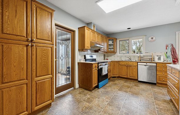 2923 W 32nd Avenue MacKenzie Heights