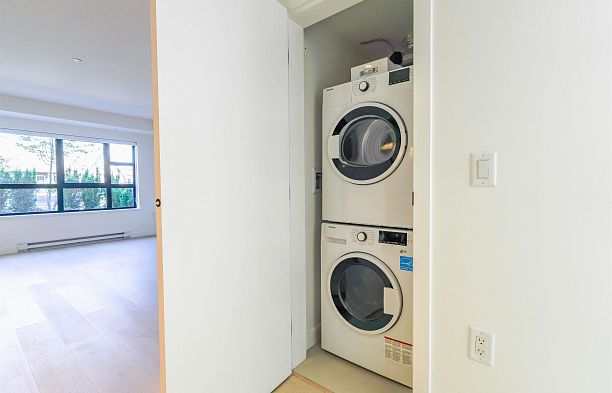 4422 Ash Street Cambie