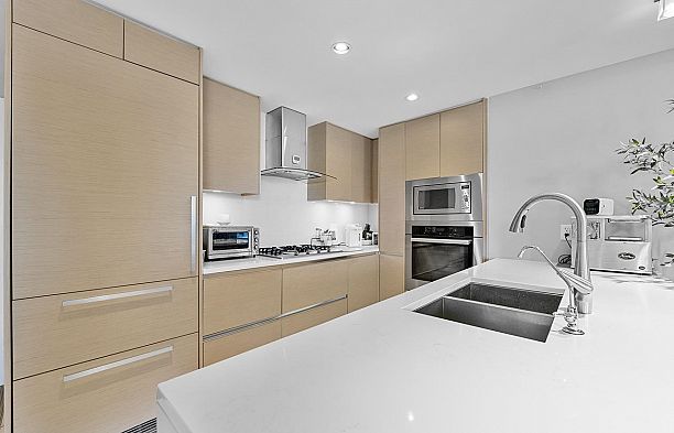 305 505 W 30th Avenue Cambie