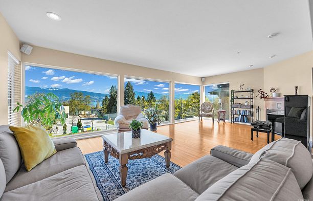 4060 W 10th Avenue Point Grey