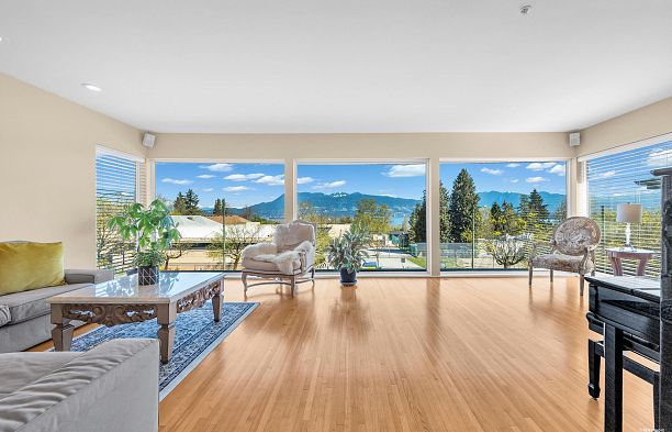 4060 W 10th Avenue Point Grey