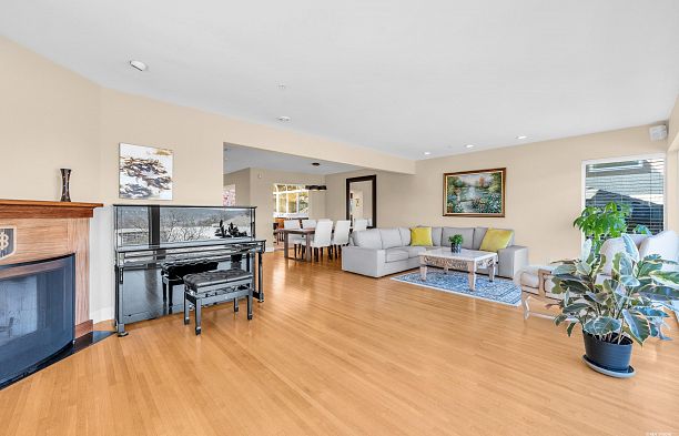 4060 W 10th Avenue Point Grey