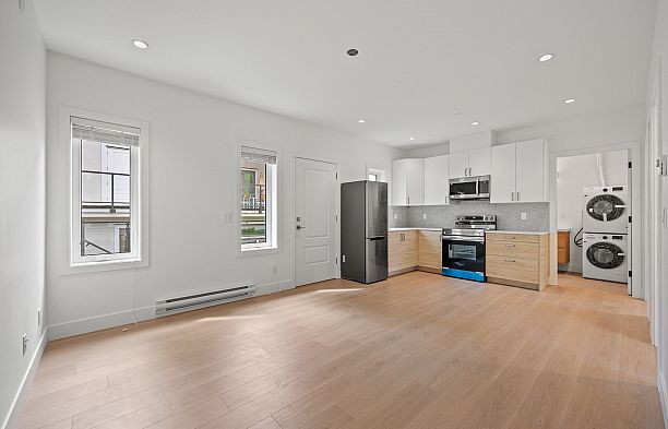 3227 W 35th Avenue MacKenzie Heights