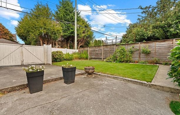 2865 W 33rd Avenue MacKenzie Heights