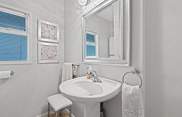 2865 W 33rd Avenue MacKenzie Heights