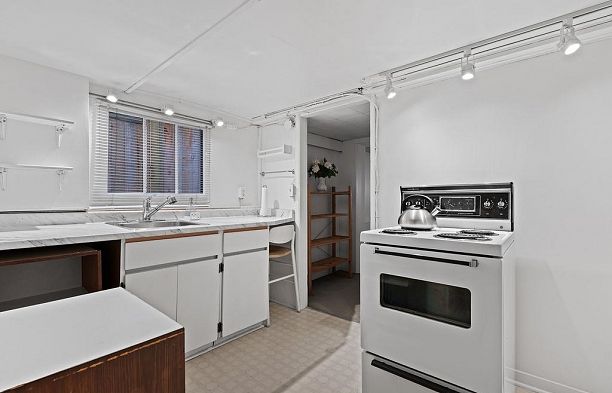 2865 W 33rd Avenue MacKenzie Heights