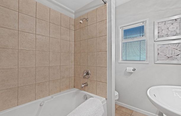 2865 W 33rd Avenue MacKenzie Heights