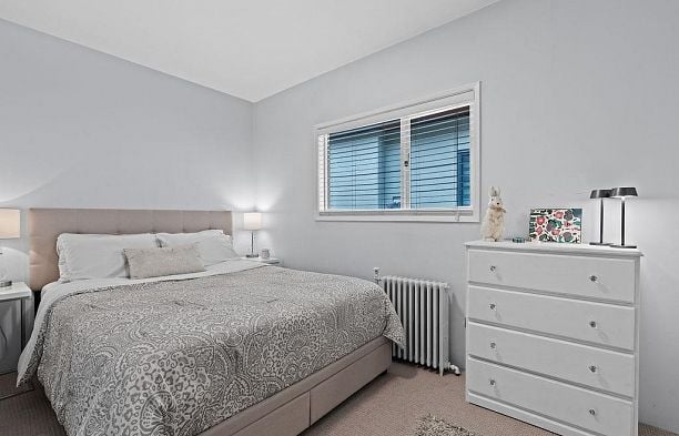 2865 W 33rd Avenue MacKenzie Heights