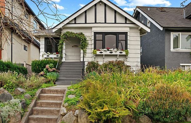 2865 W 33rd Avenue MacKenzie Heights