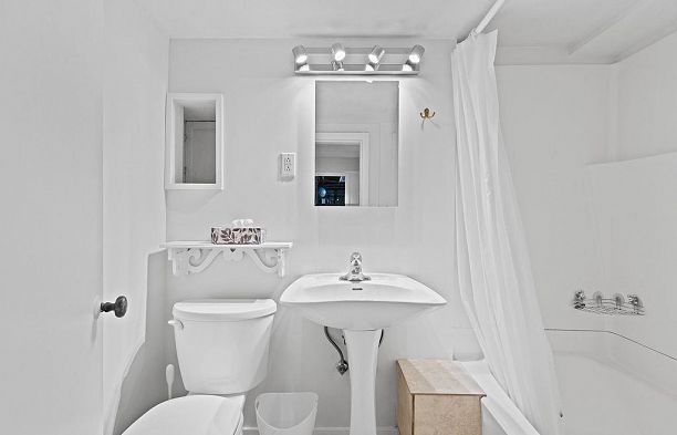 2865 W 33rd Avenue MacKenzie Heights