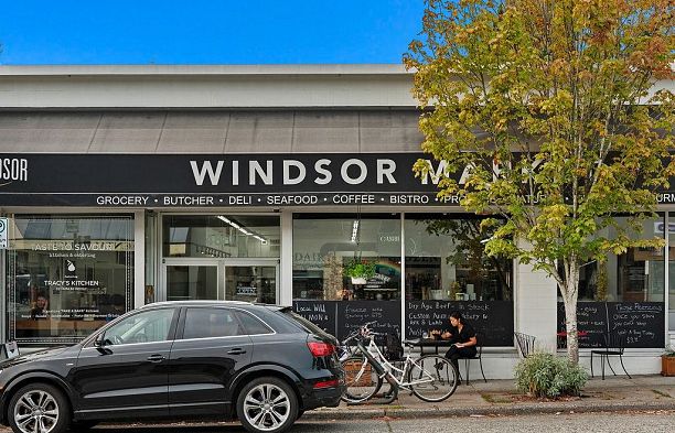 2865 W 33rd Avenue MacKenzie Heights