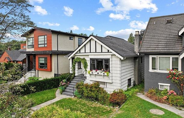 2865 W 33rd Avenue MacKenzie Heights