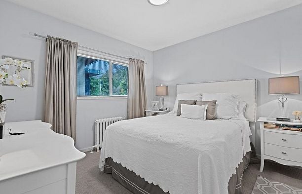 2865 W 33rd Avenue MacKenzie Heights