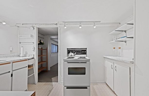 2865 W 33rd Avenue MacKenzie Heights