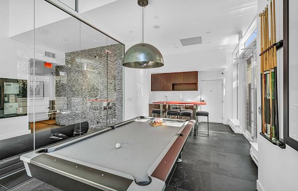 2540 Spruce Street Fairview VW