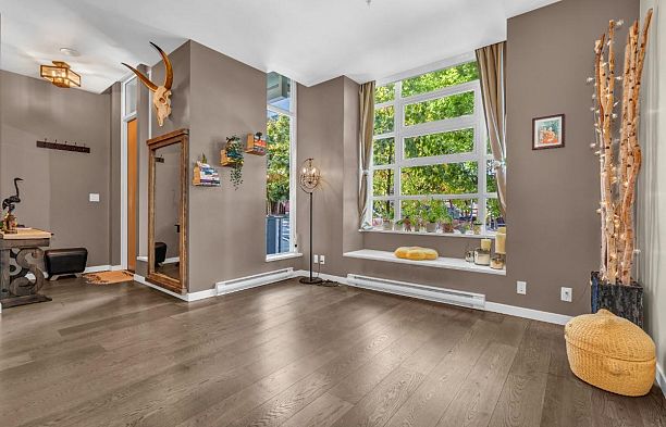 2540 Spruce Street Fairview VW