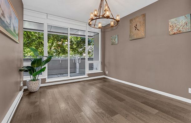 2540 Spruce Street Fairview VW