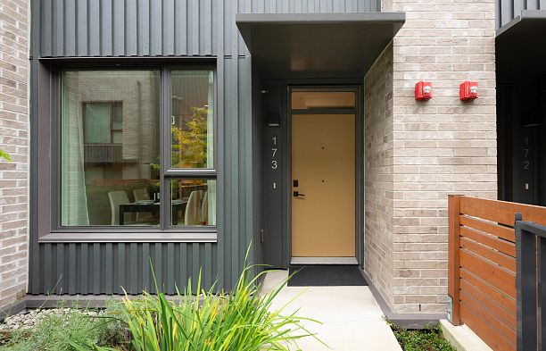 173 805 W 49th Avenue Oakridge VW