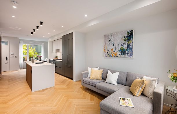 173 805 W 49th Avenue Oakridge VW