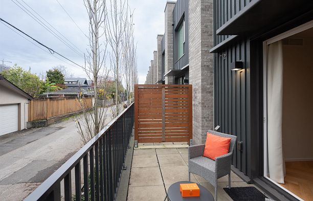 173 805 W 49th Avenue Oakridge VW