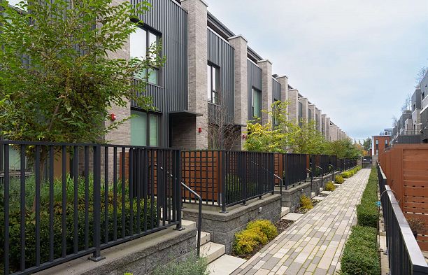 173 805 W 49th Avenue Oakridge VW