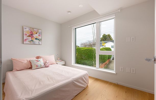 173 805 W 49th Avenue Oakridge VW