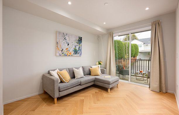 173 805 W 49th Avenue Oakridge VW