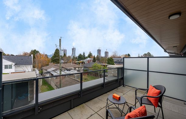 173 805 W 49th Avenue Oakridge VW