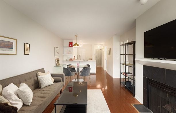 204 2575 W 4th Avenue Kitsilano