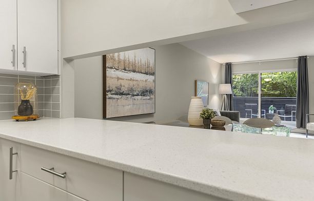 216 1990 W 6th Avenue Kitsilano