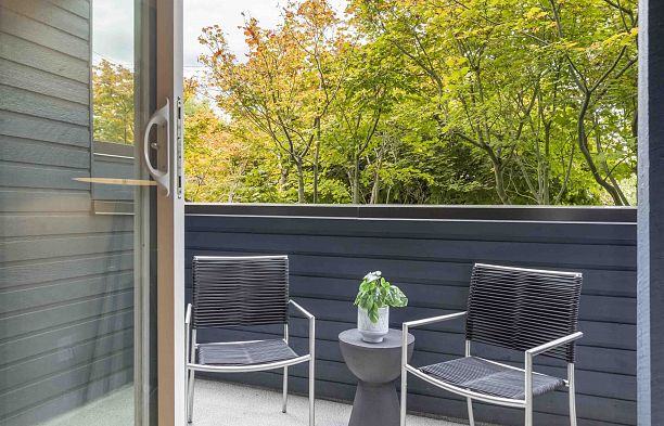 216 1990 W 6th Avenue Kitsilano