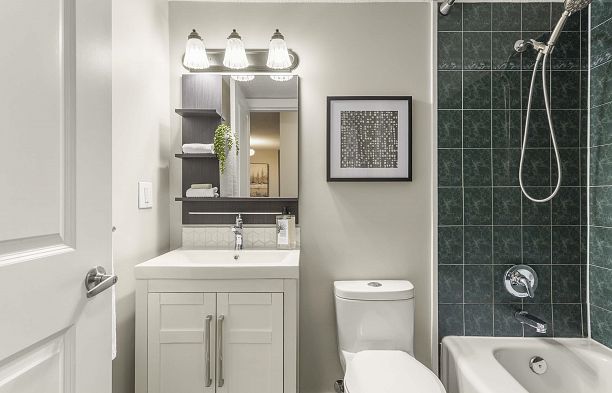 216 1990 W 6th Avenue Kitsilano