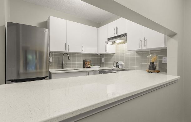 216 1990 W 6th Avenue Kitsilano