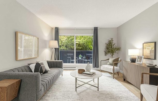 216 1990 W 6th Avenue Kitsilano