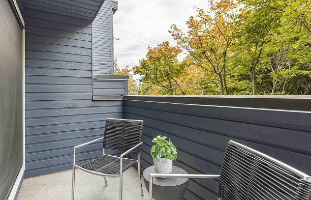 216 1990 W 6th Avenue Kitsilano