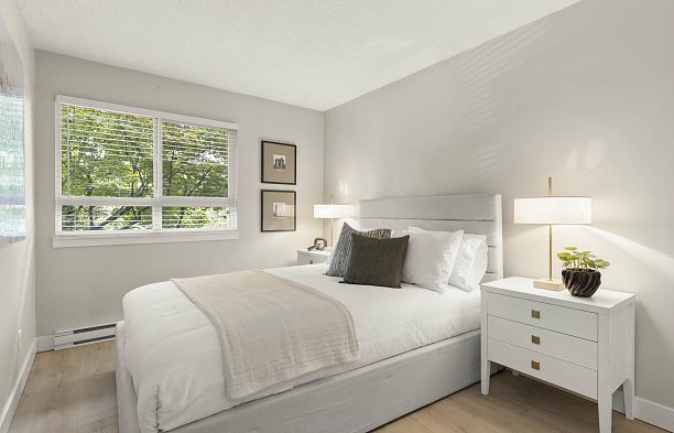 216 1990 W 6th Avenue Kitsilano