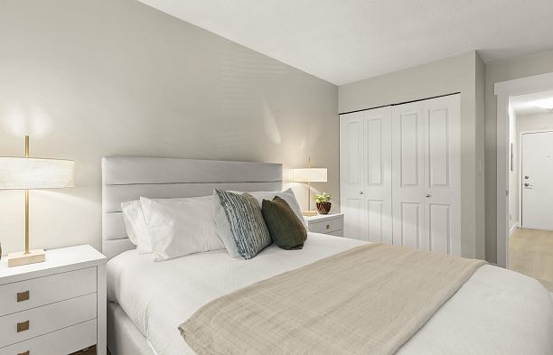 216 1990 W 6th Avenue Kitsilano