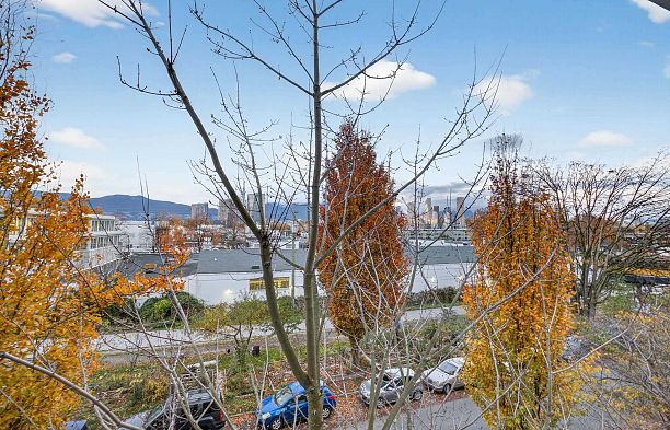 210 1777 W 7th Avenue Fairview VW