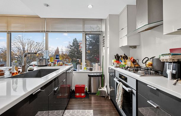 210 1777 W 7th Avenue Fairview VW