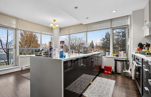 210 1777 W 7th Avenue Fairview VW