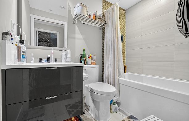 210 1777 W 7th Avenue Fairview VW