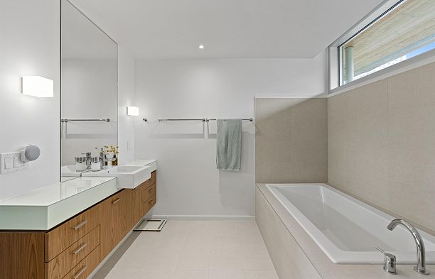 7 850 W 8th Avenue Fairview VW