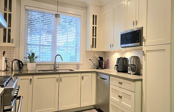 5467 Dunbar Street Dunbar